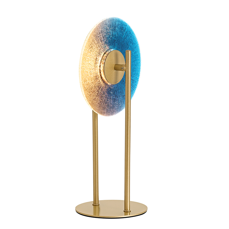 Stolní lampa se snoubí s všestrannou funkčností